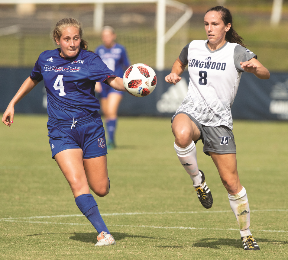 Carrie Reaver ’21 (right)