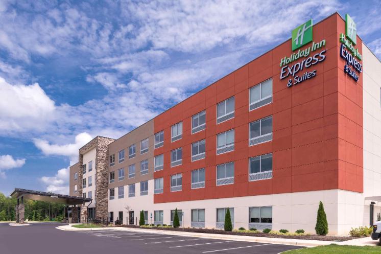 Holiday Inn Express - Farmville